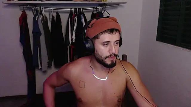 XXX chat uživo modela guzzfit