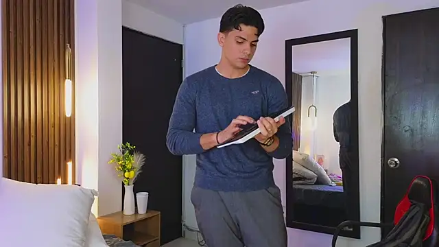 MrAdonis_ লাইভ XXX চ্যাট