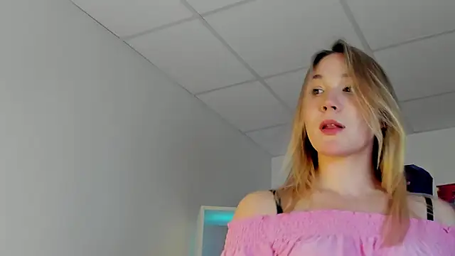 ElaraVoltage 라이브 XXX 채팅