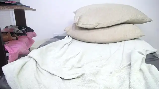 Chat +18 de shantala_krisha ao vivo