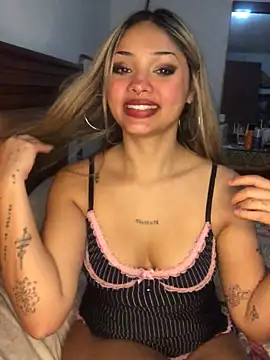 lolavixenn's Live XXX Chat