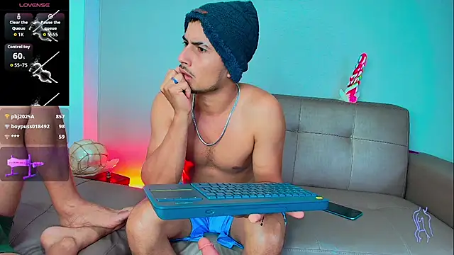 Valentiinoss: διαδικτυακό σόου στην κάμερα