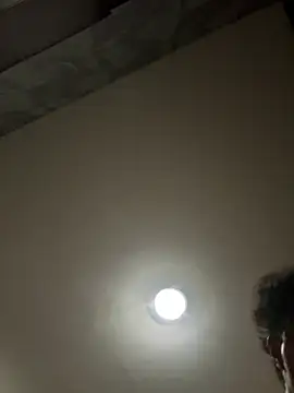 Az_89-23: διαδικτυακό σόου στην κάμερα