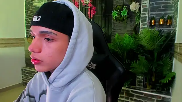 Sebax_Young 即時 XXX 聊天