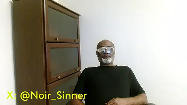 sinnernoir: διαδικτυακό σόου στην κάμερα