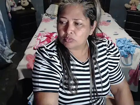 CANDYSWEET51 Adlı Modelin Canlı XXX Sohbeti