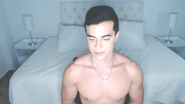 mr_hunterx: διαδικτυακό σόου στην κάμερα