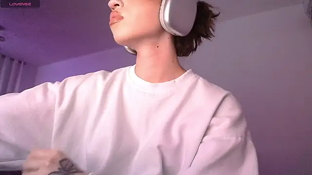 alina_lee01 Adlı Modelin Canlı XXX Sohbeti