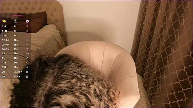 ellymoorsのライブXXXチャット