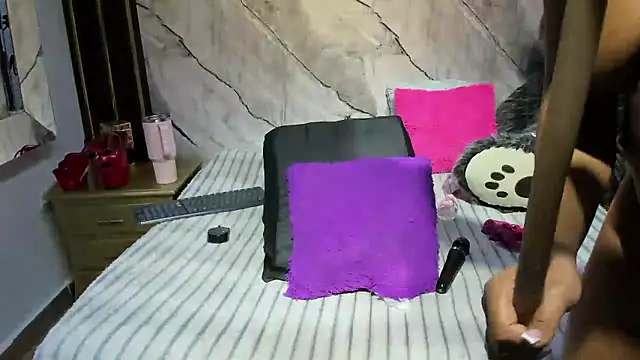 Niyirey1のライブXXXチャット