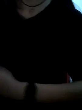 Aashikalaa Adlı Modelin Canlı XXX Sohbeti