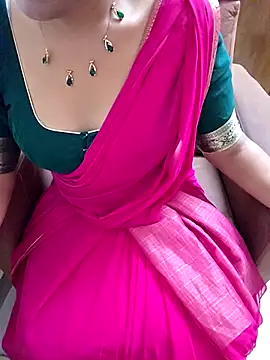 Roja-Telugu777 Adlı Modelin Canlı XXX Sohbeti