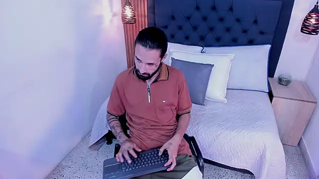 Hisoka_011 Webcam-Show