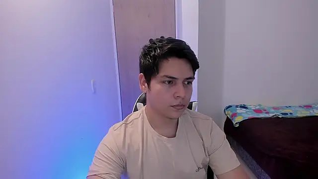 Show modela Asta_YunoXXX na web-kameri