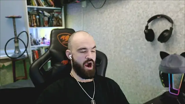 _Mostly_ live XXX chat