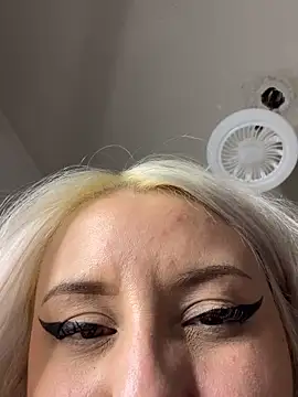 NibiruNairobi69 élő XXX-chatje