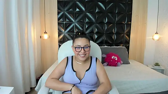 Rapthalia_ élő XXX-chatje