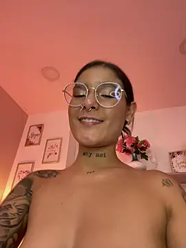 LauraRaiderのライブXXXチャット