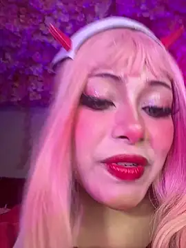 seraphine23: διαδικτυακό σόου στην κάμερα