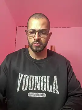 magnumchris: διαδικτυακό σόου στην κάμερα