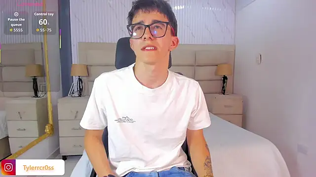 แชท XXX สดของ TylerCross_