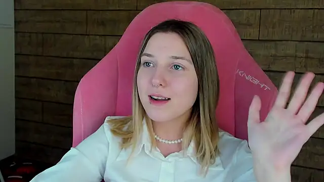 TinnaBurton live XXX chat