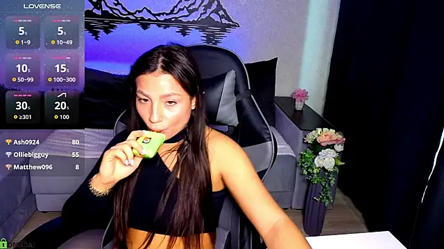 Tanita_Moon_007 Show in webcam