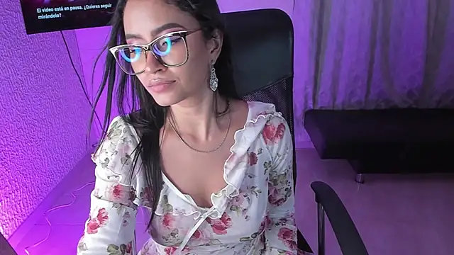 دردشة PaulinaBelushi الجنسية المباشرة