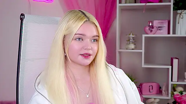 AdeleCartier live XXX chat