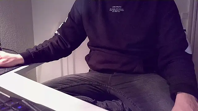 Clamshive777 Webcam Show