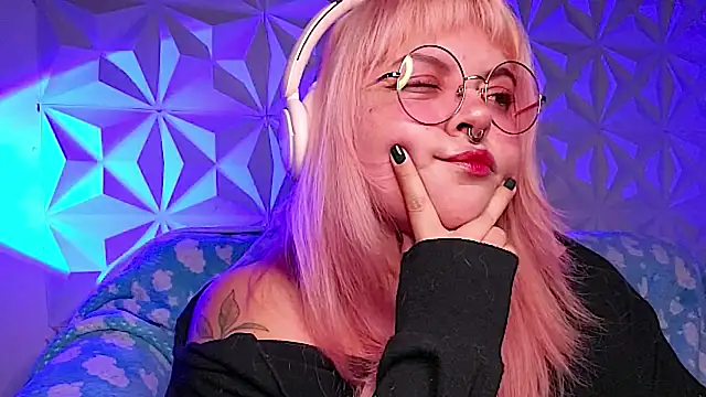 Satyn_doll élő XXX-chatje