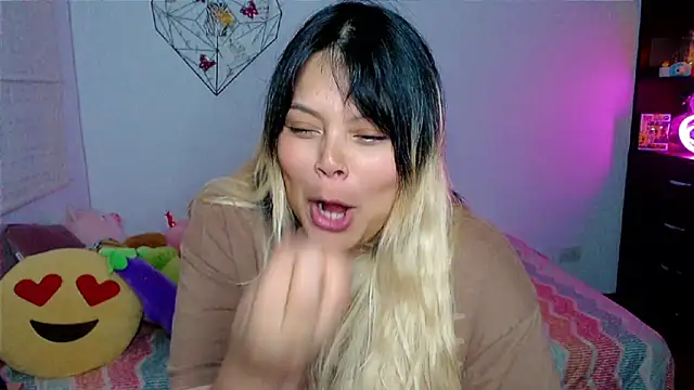EllieMoonX live XXX chat