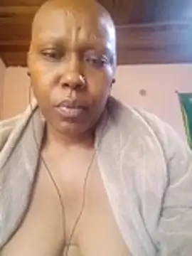 Munchies1 live XXX chat