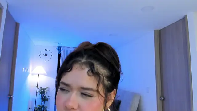 NikaVelvet1 Adlı Modelin Canlı XXX Sohbeti