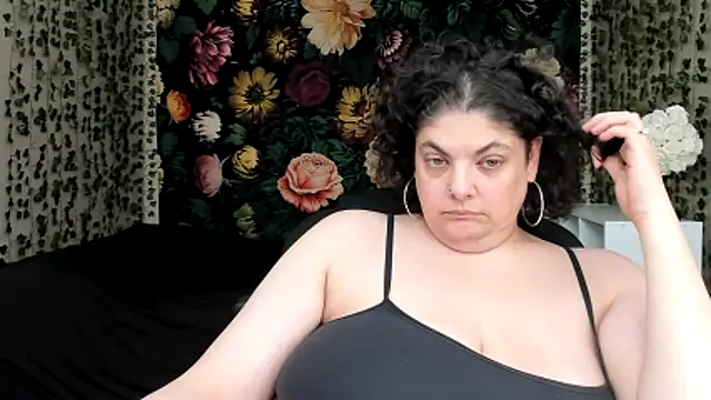 Exxxotic_Melons Show in webcam