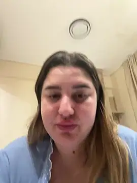 marouskasecret: διαδικτυακό σόου στην κάμερα