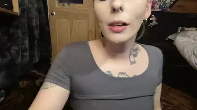 TeenyDoll's Webcam Show