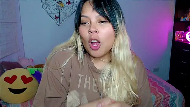 EllieMoonX élő XXX-chatje