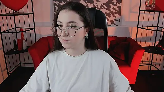 VirtuallVoyant's Live XXX Chat