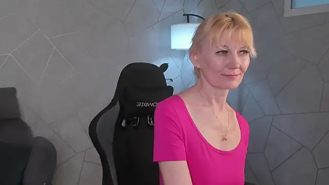 Julie_Lucas' Live XXX Chat