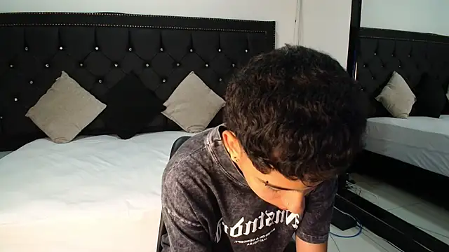 Chat +18 de NohaDrake ao vivo