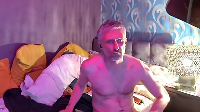 Pokazy przed kamerką – your-new-hoT-uncle