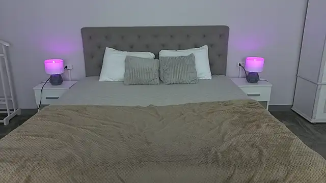 دردشة NikkiGoldSide الجنسية المباشرة