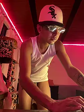 Show modela paulhot11 na web-kameri