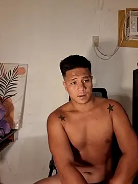 Felix_Asher: διαδικτυακό σόου στην κάμερα