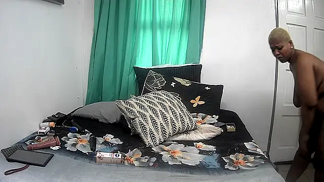 แชท XXX สดของ GoldenPussyXOXO