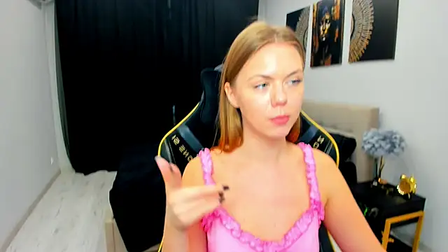 Chatroom XXX en direct de Strawberrye