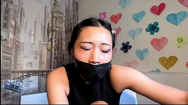 Pokazy przed kamerką – SweetMiaXO