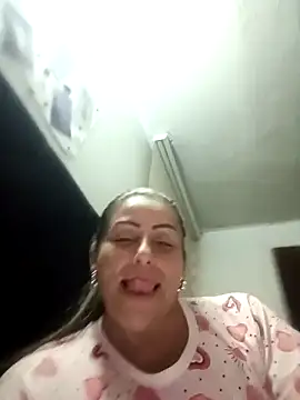 maynor_1998's Live XXX Chat