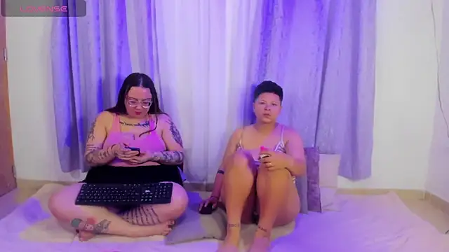 MiaYMolly live XXX chat